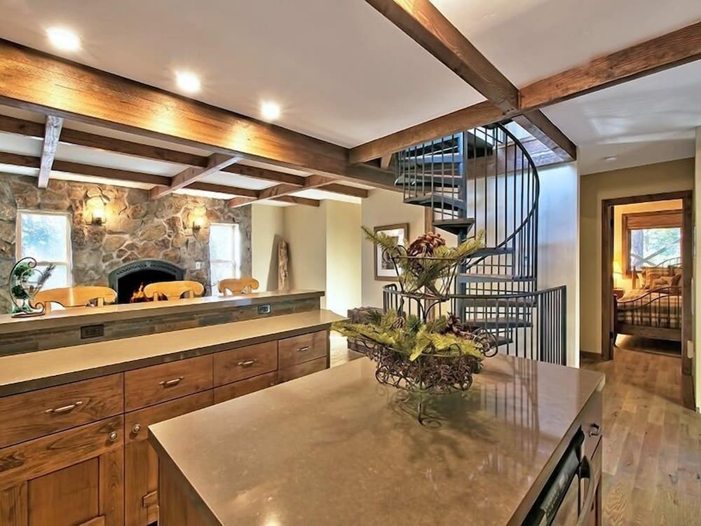 Crest Drive House - Image 7