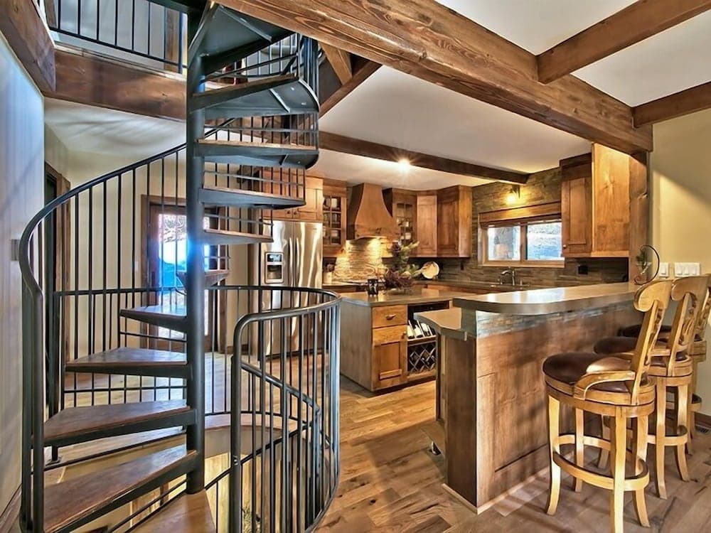 Crest Drive House - Image 4