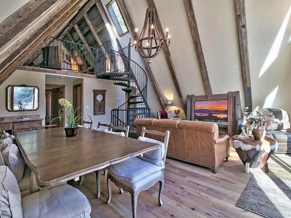 Crest Drive House - Image 3