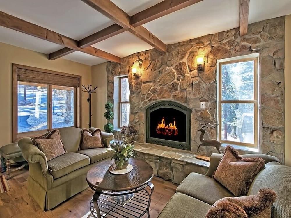 Crest Drive House - Image 4