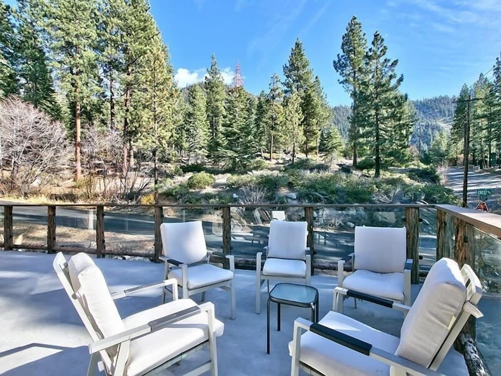 Crest Drive House - Image 2