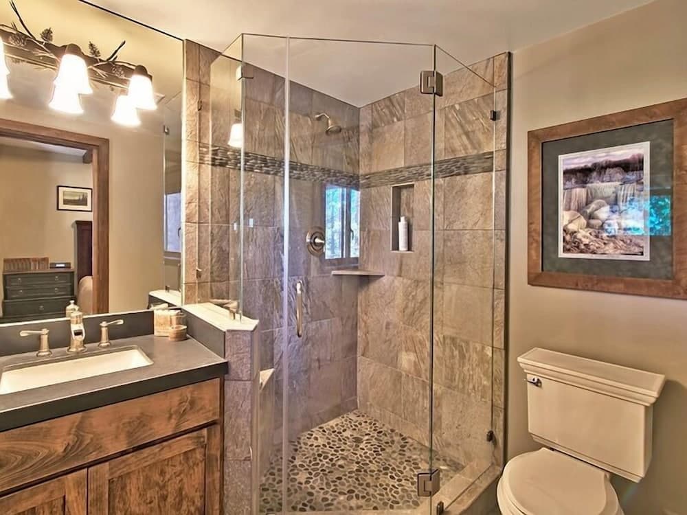 Crest Drive House - Image 16