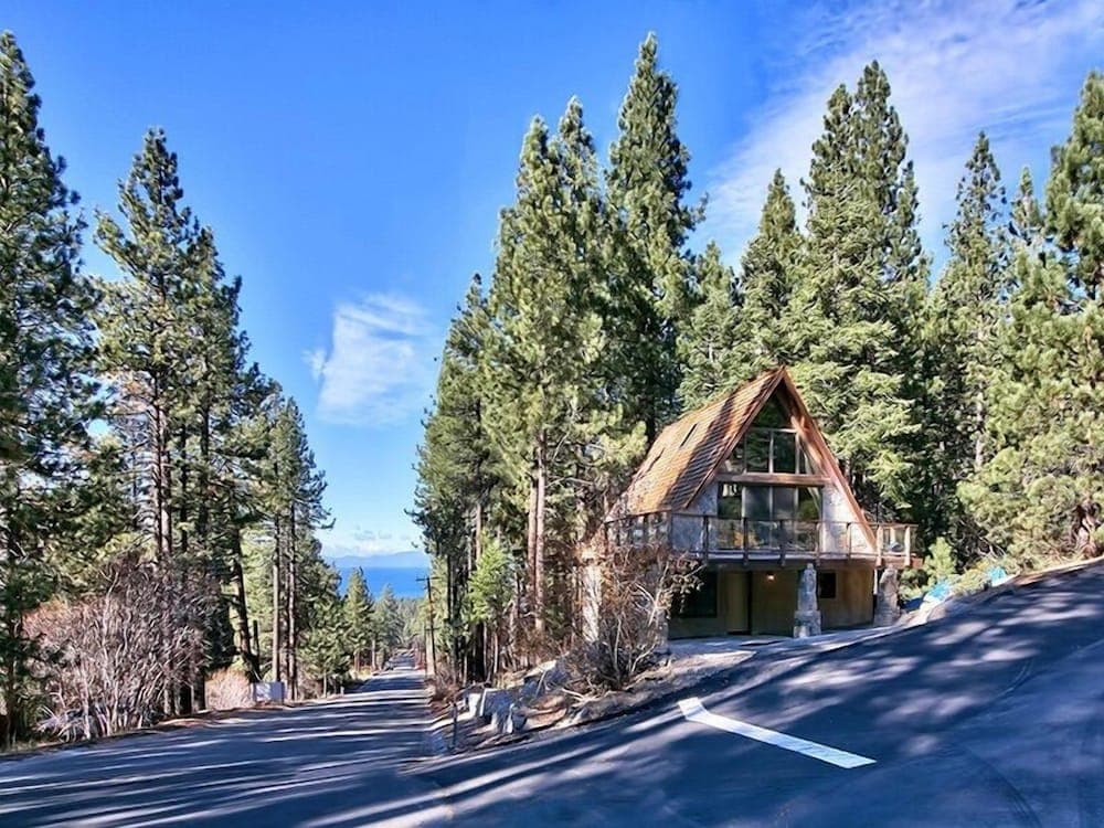 Crest Drive House - Image 19