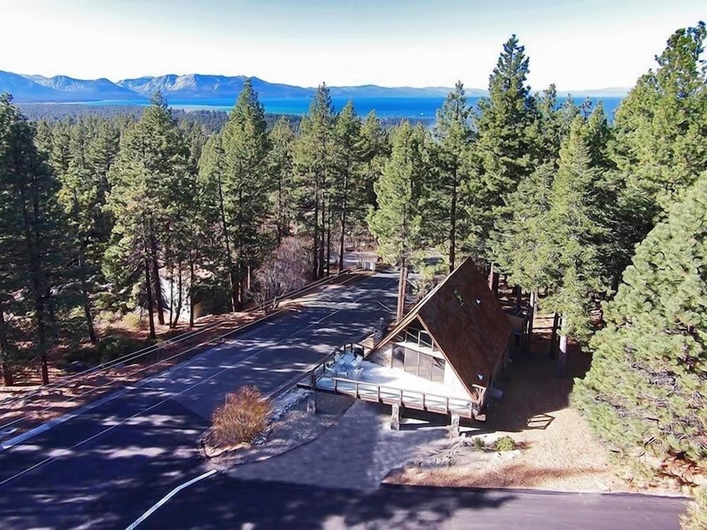 Crest Drive House - Image 3