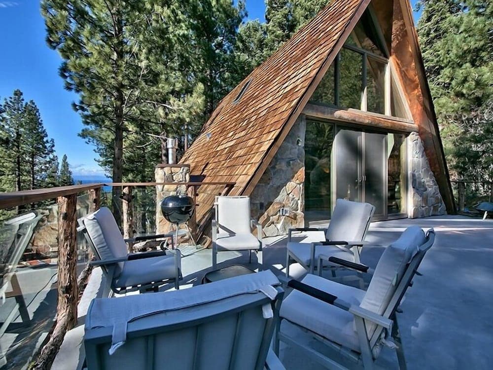 Crest Drive House - Image 20