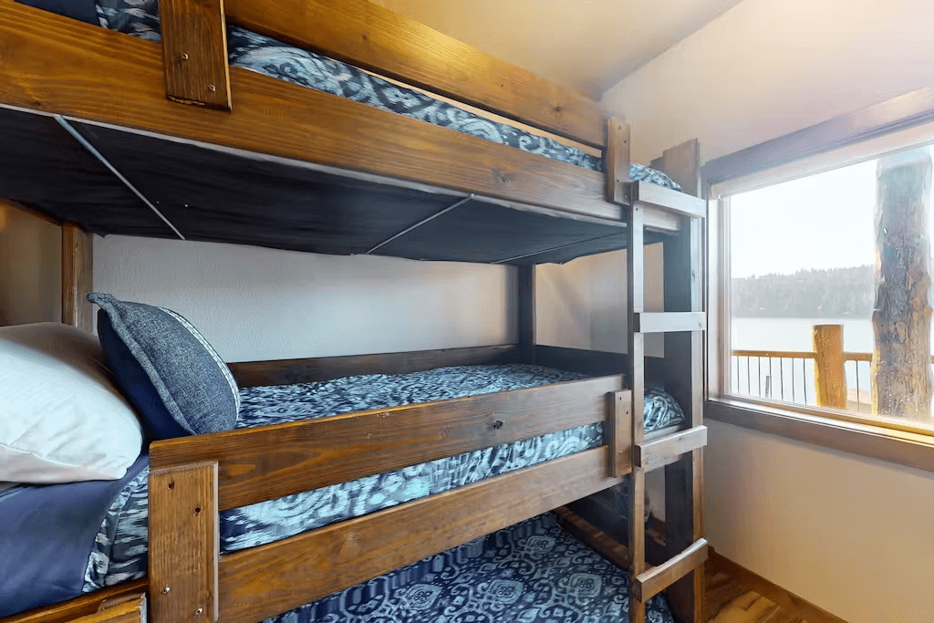 Lakefront Marvel - Image 25