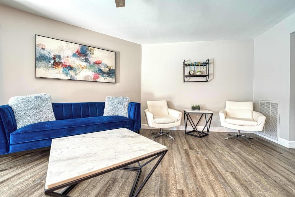 Old Scottsdale Retreat - Image 11