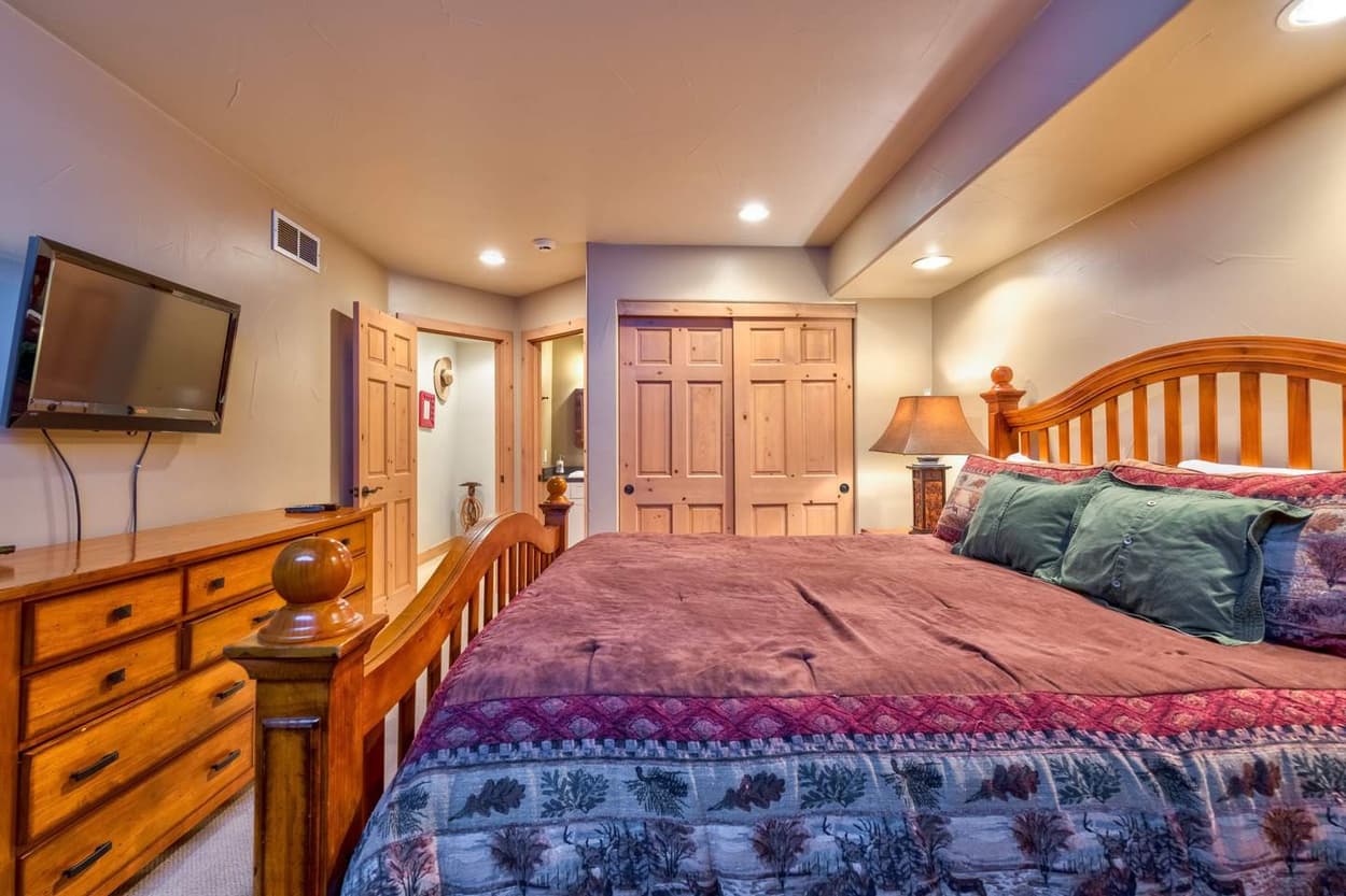 Aspenglow Chalet Above Downtown - Image 19