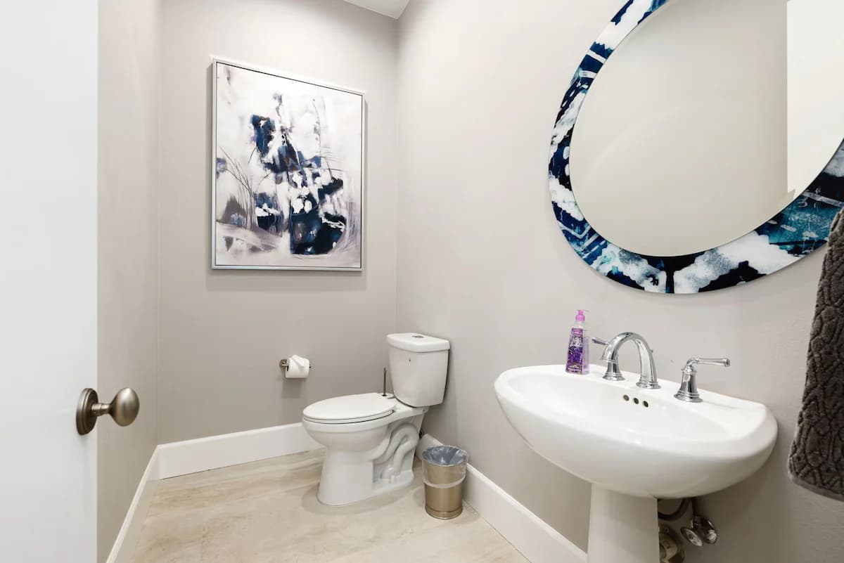 Lake View Home - Image 22