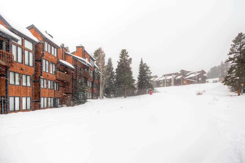 4 O'clock Lodge #D25 - Image 2