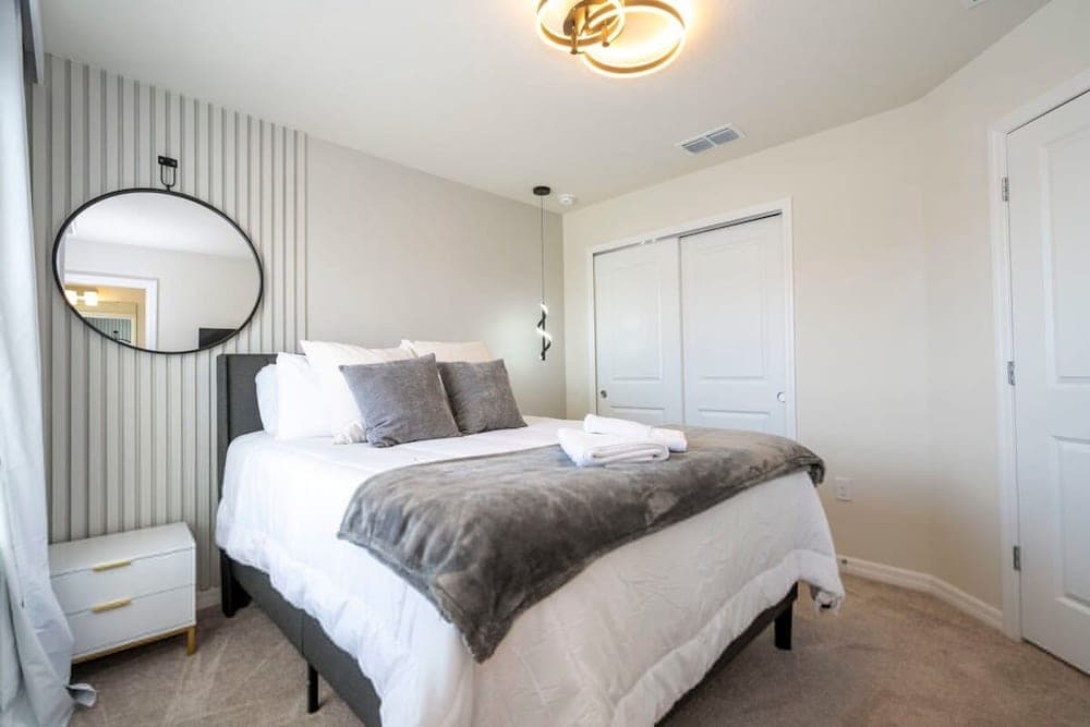 Windsor Island #4015 - Image 24