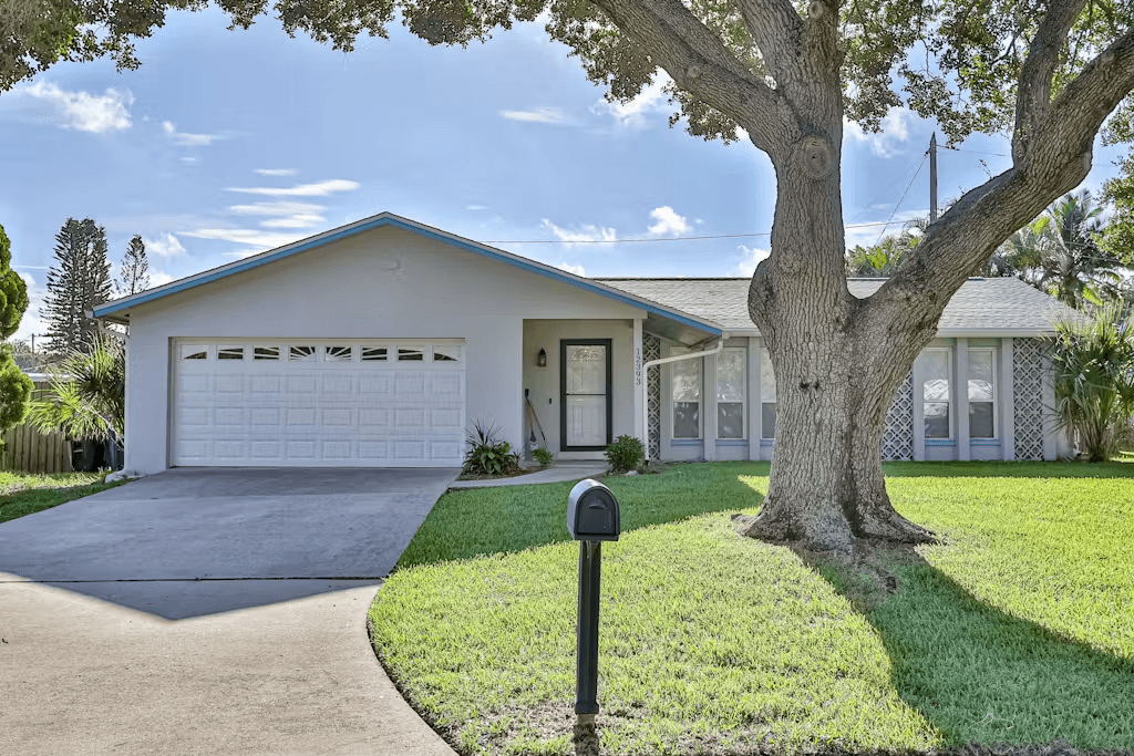 Corner by the Coast - Image 26