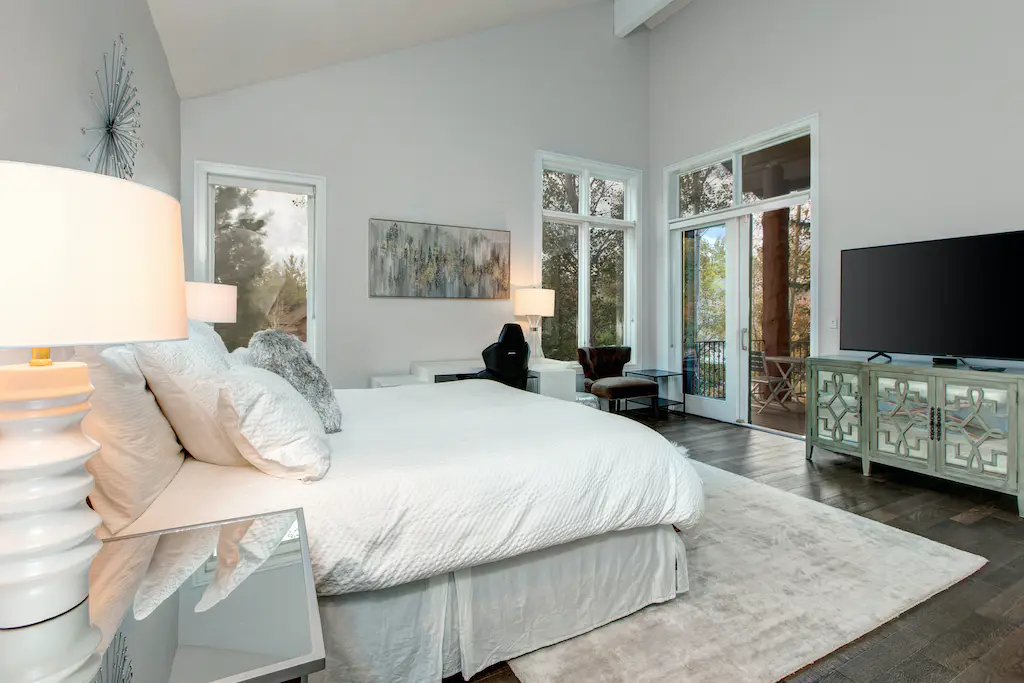 Glamorous Gallivan Place - Image 10