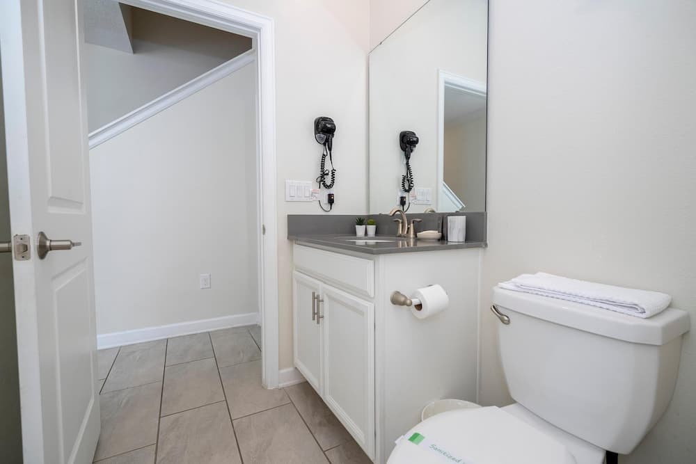 Charming Hideaway - Image 32