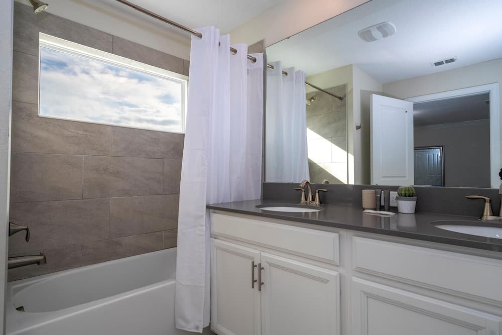 Charming Hideaway - Image 34