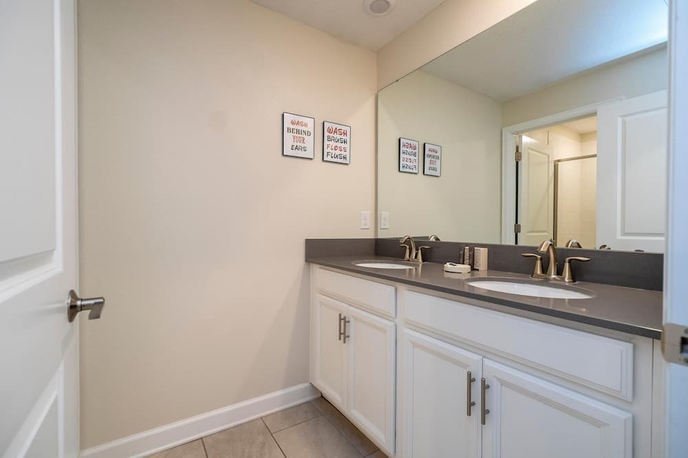 Charming Hideaway - Image 35