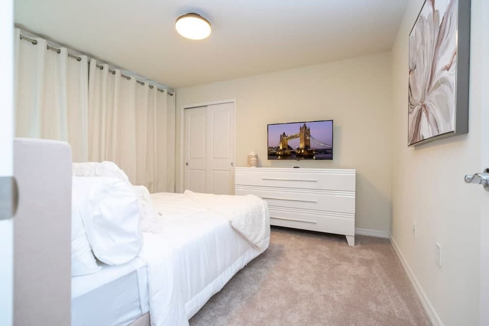 Windsor Island #4432 - Image 29