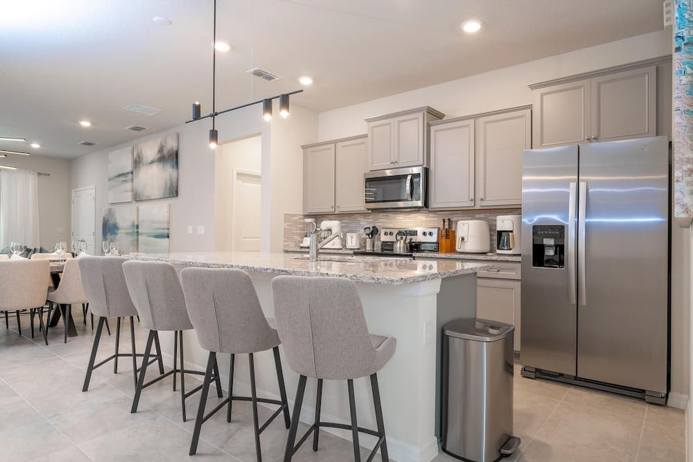 Opulent Oasis Villa - Image 5