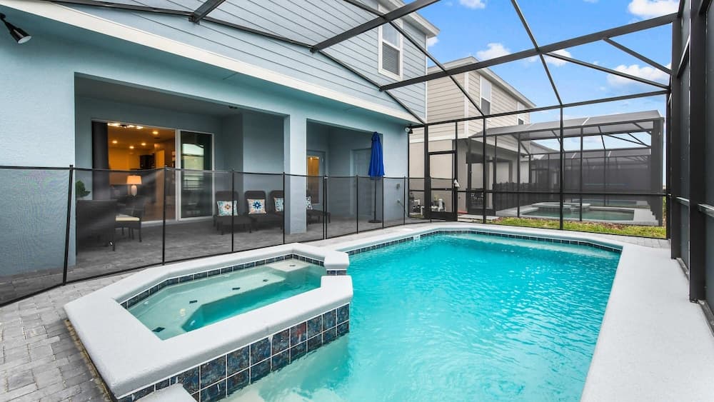 Gentry House - Image 1