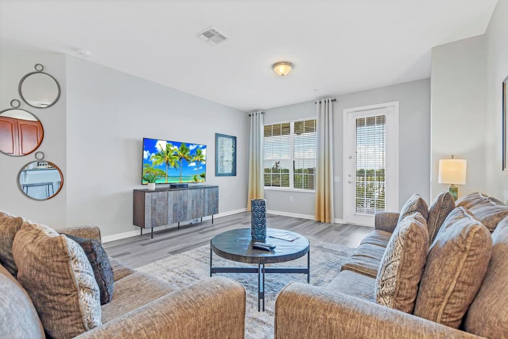 Cayview Realm #306 - Image 8