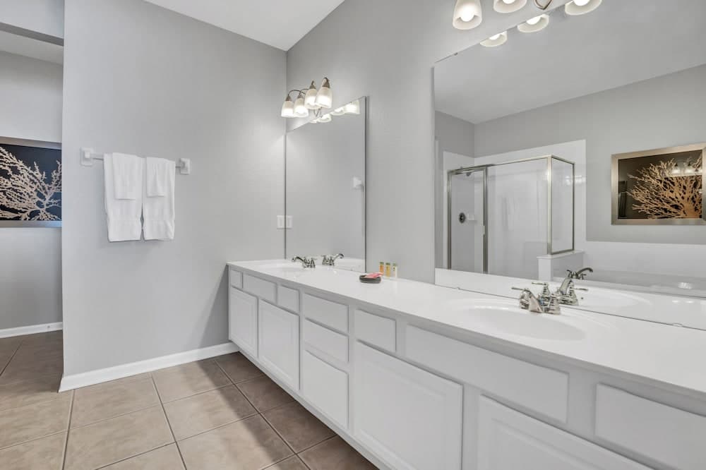 Cayview Realm #306 - Image 21