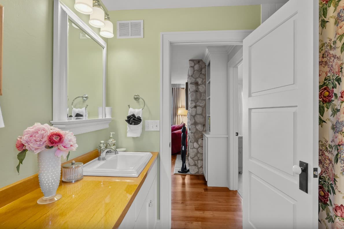 Goettelman's Lake House - Image 52