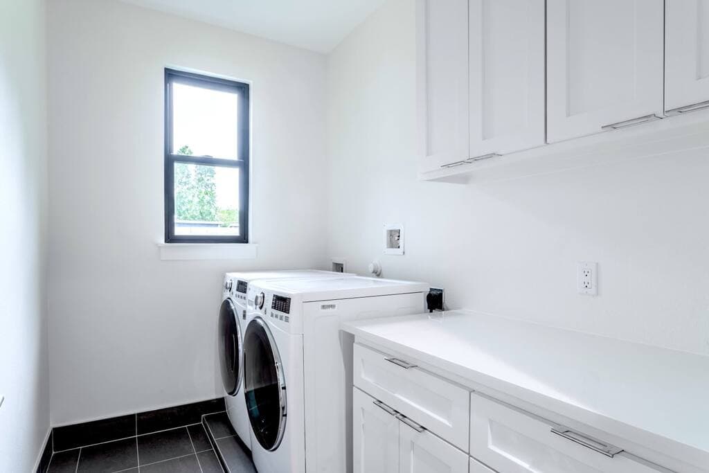 Queen's Gambit - Image 38