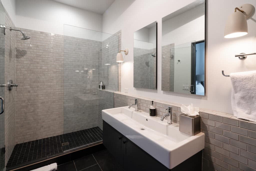 Lake Cabin #27 - Image 4