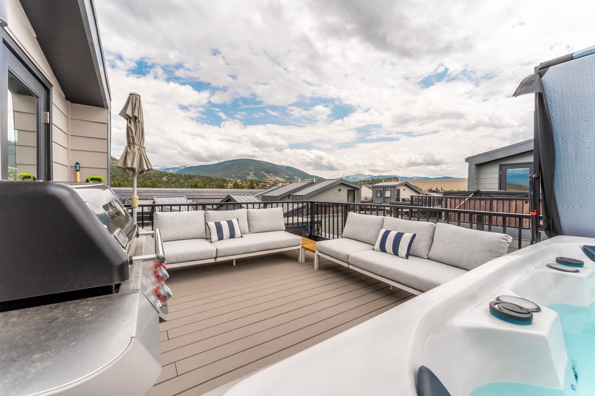 Fourth Street Crossing - Image 13