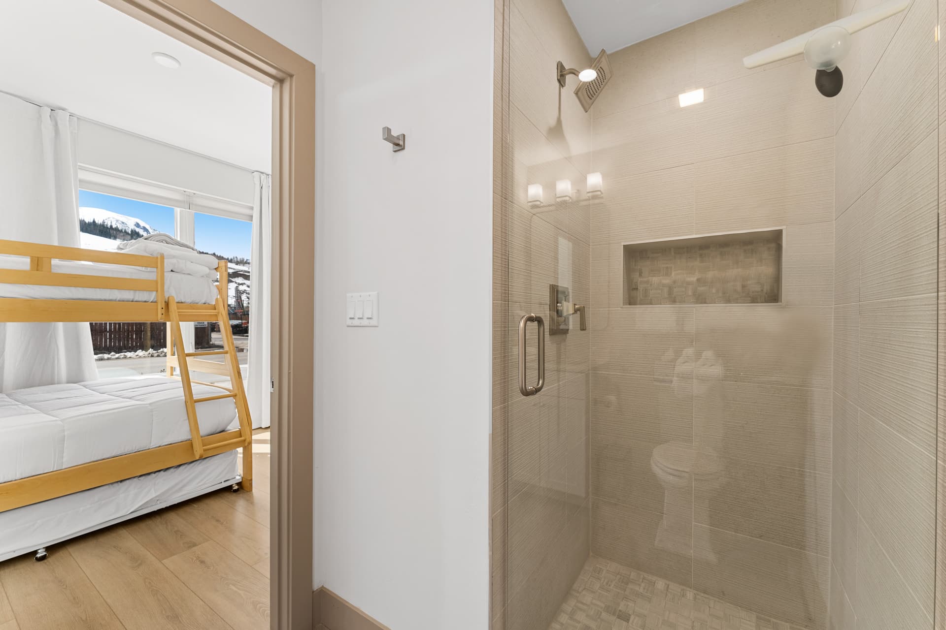 Fourth Street Crossing - Image 38