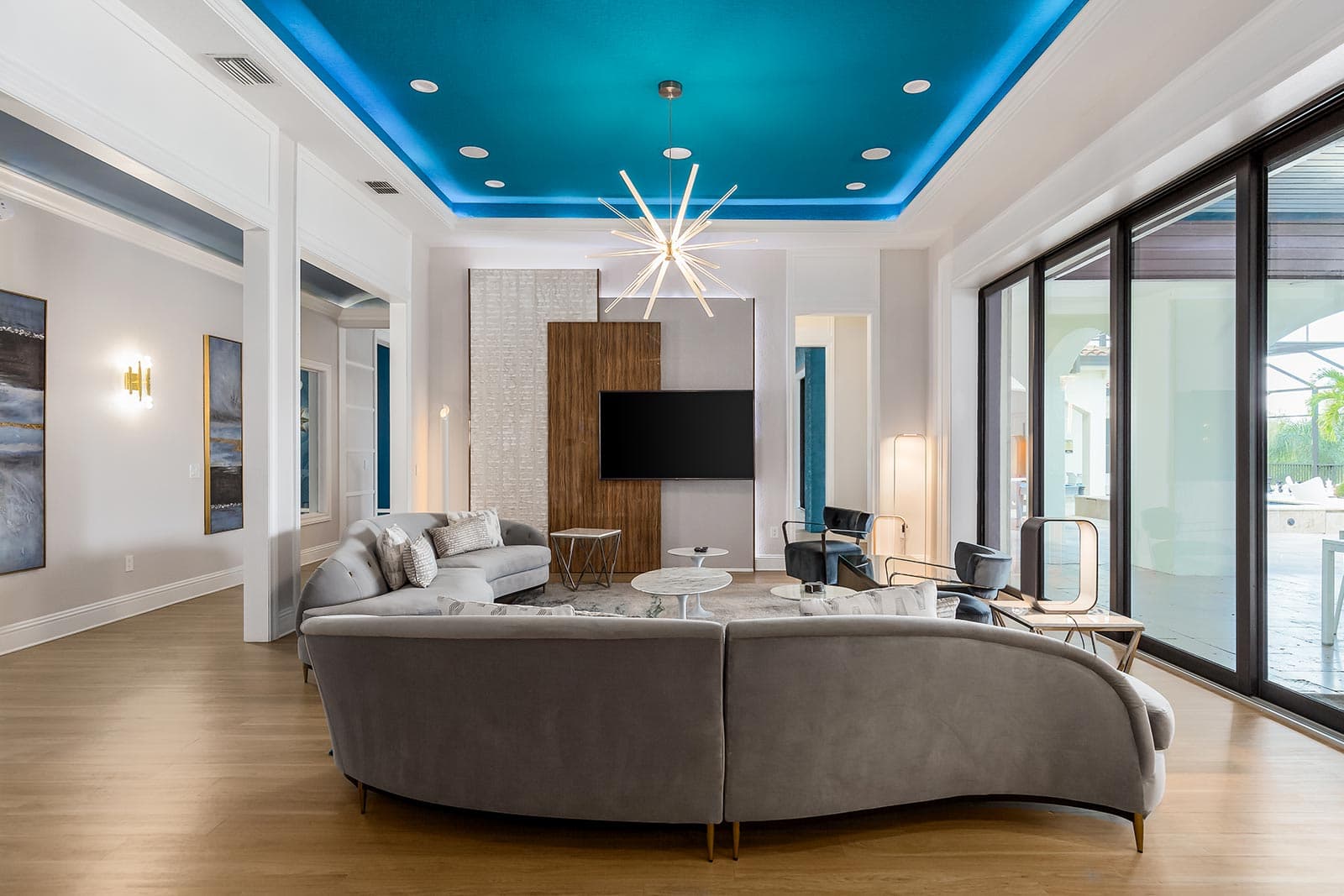 Michael's Manor - Image 2