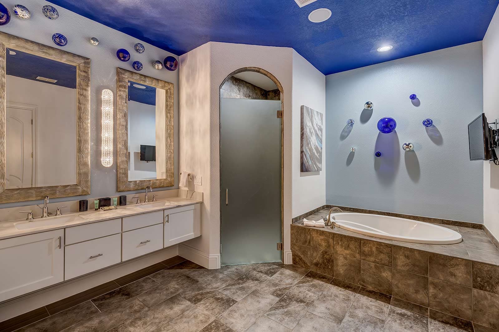 Michael's Manor - Image 17