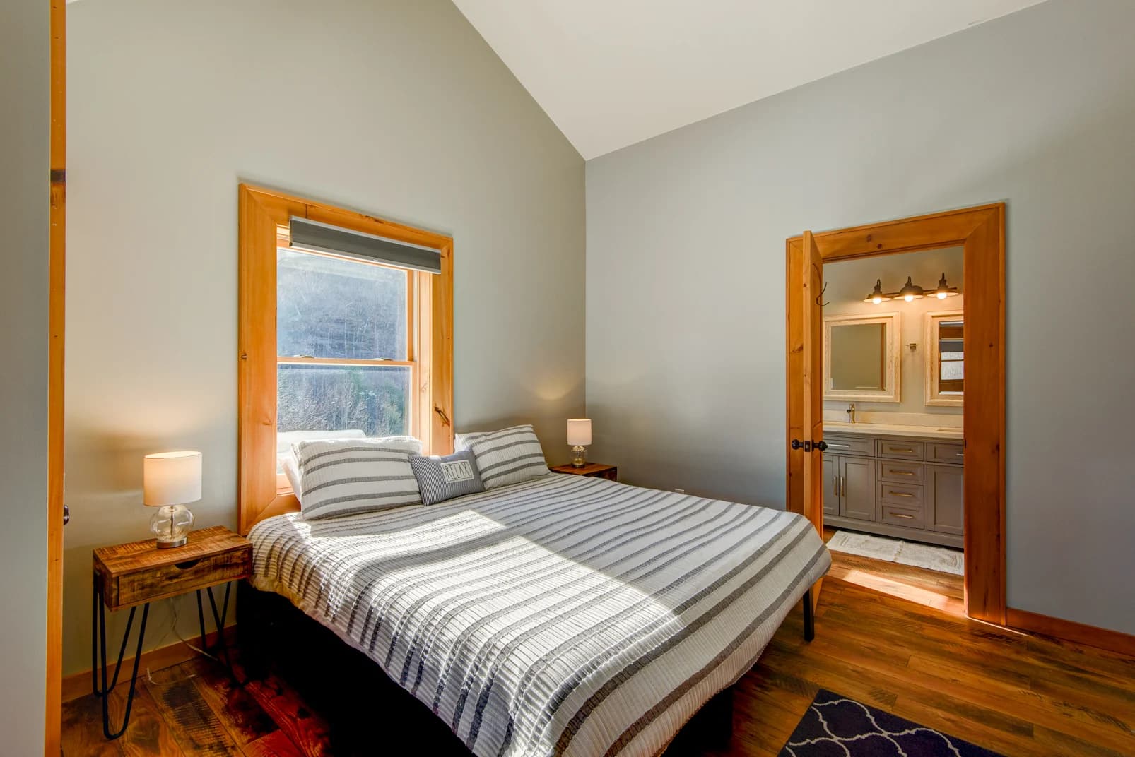 Mountain Range Retreat - Image 20