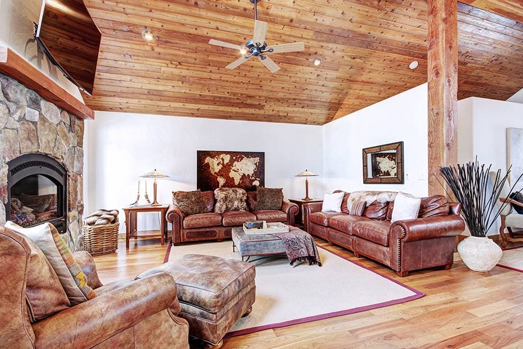 Pine Needle Lodge - Image 2