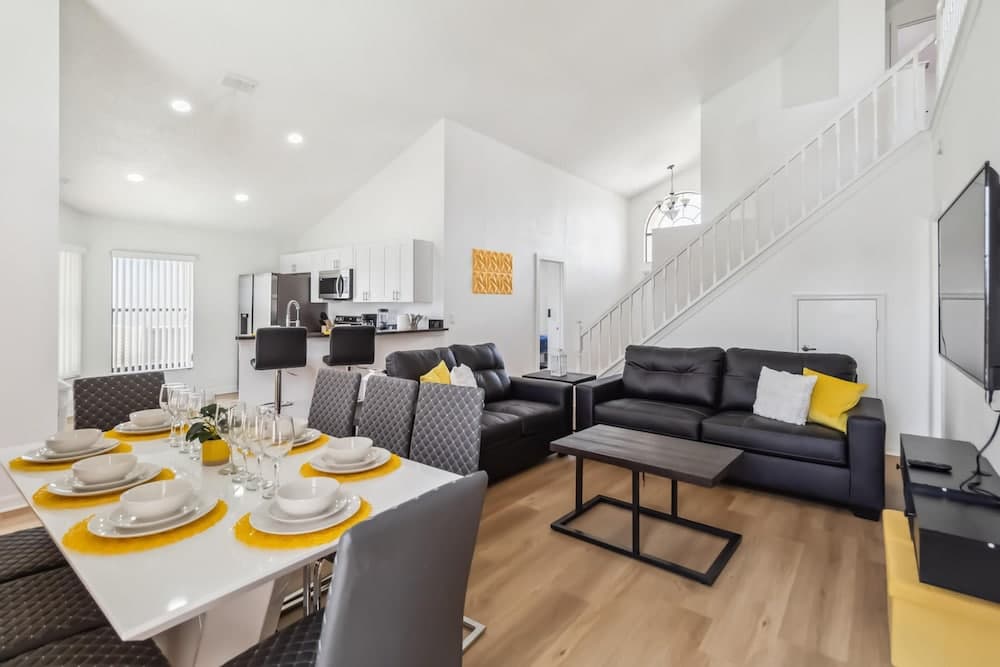 Downing Pool House - Image 4