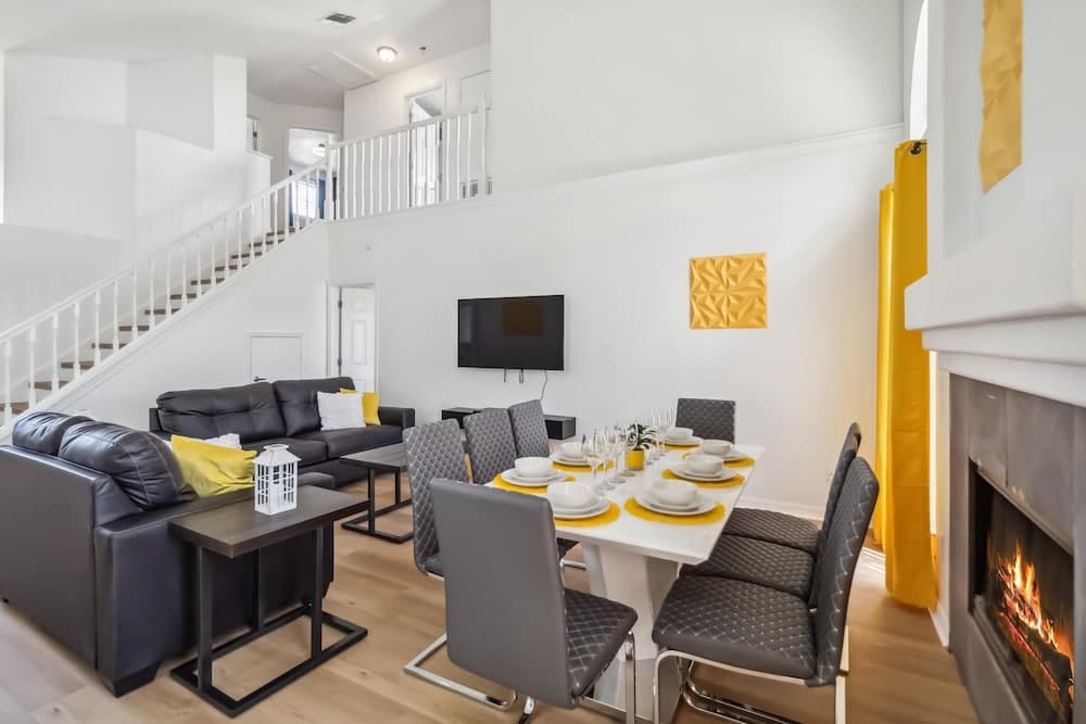 Downing Pool House - Image 3