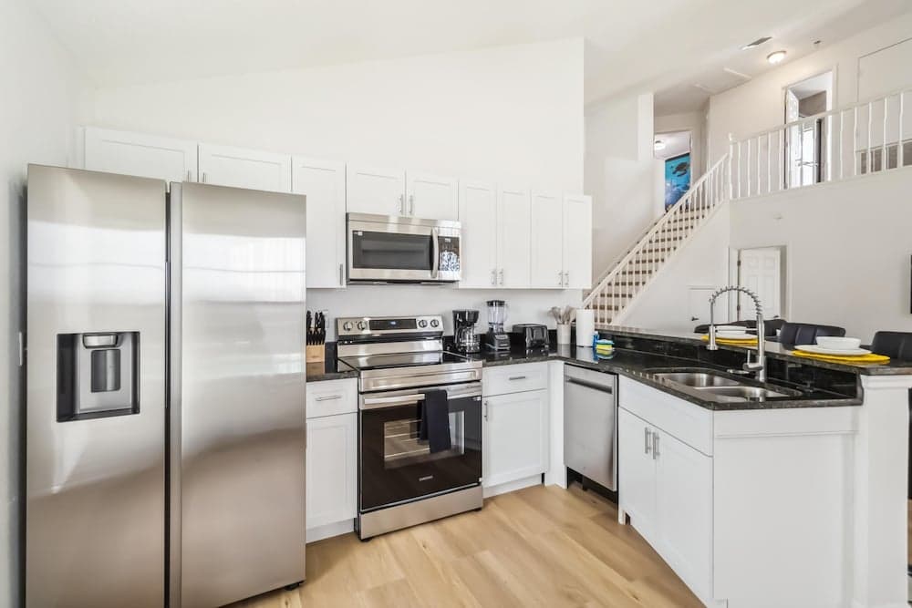 Downing Pool House - Image 5