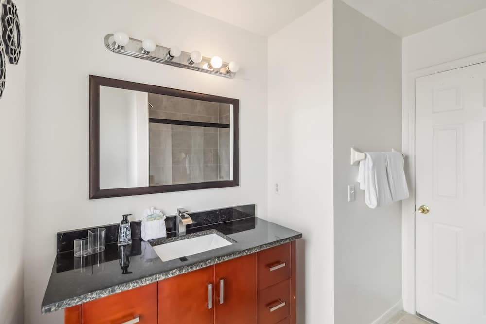 Downing Pool House - Image 17