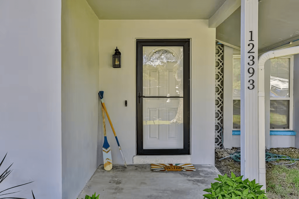 Corner by the Coast - Image 25