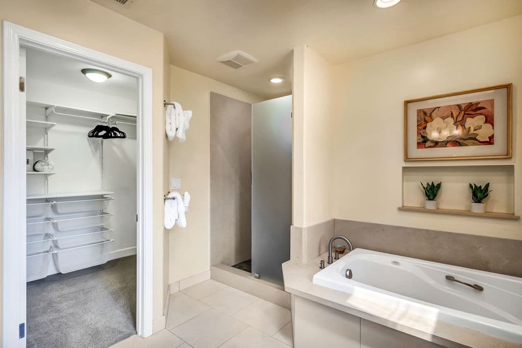 Creekside Cottage Home - Image 38