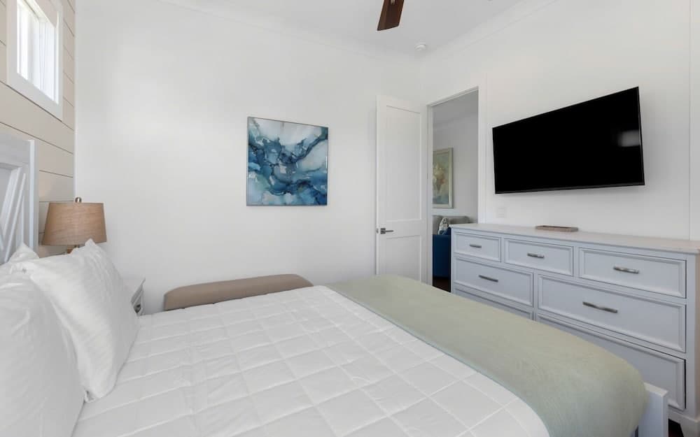 Lynda Lou’s - Image 18