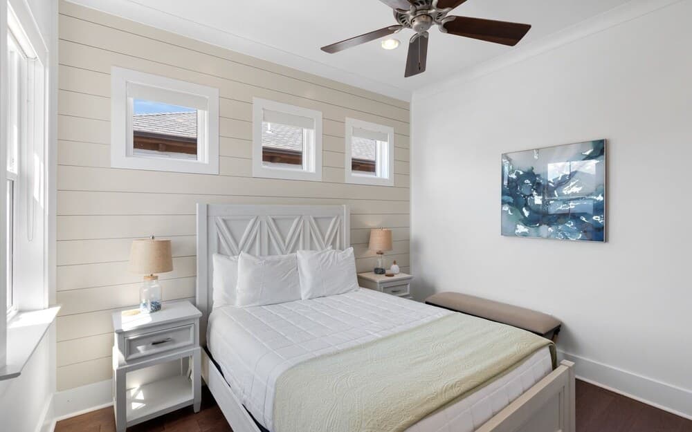 Lynda Lou’s - Image 23