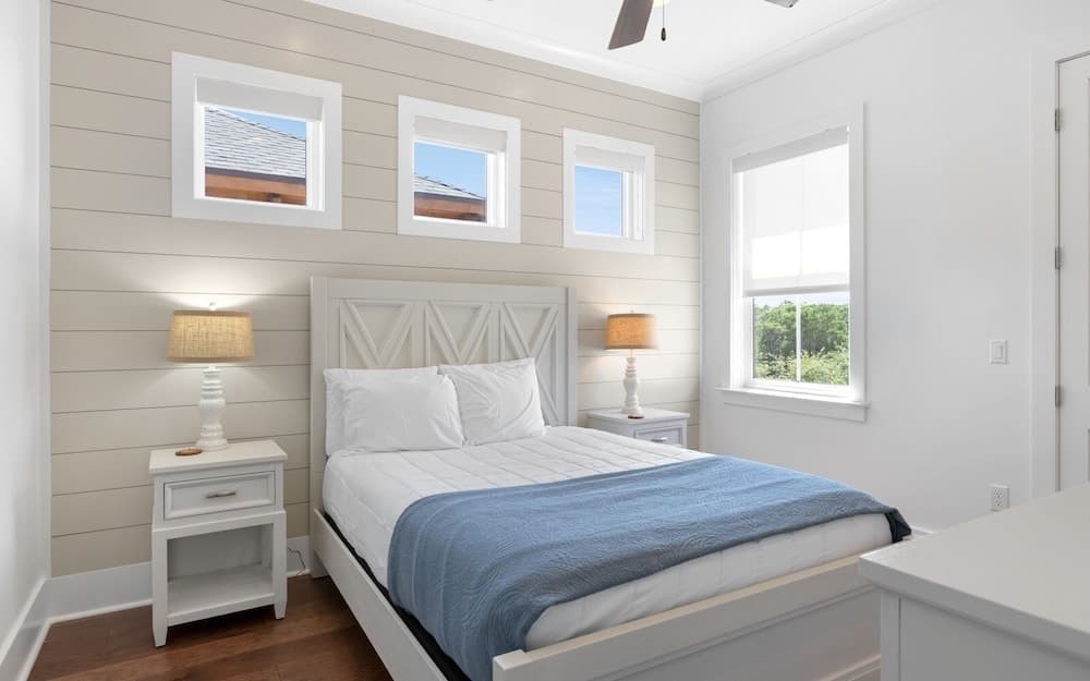 Lynda Lou’s - Image 27