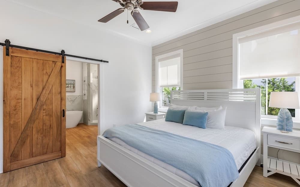 Lynda Lou’s - Image 28