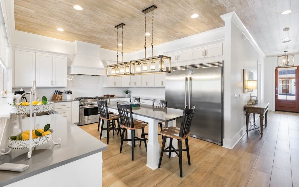 Lynda Lou’s - Image 5