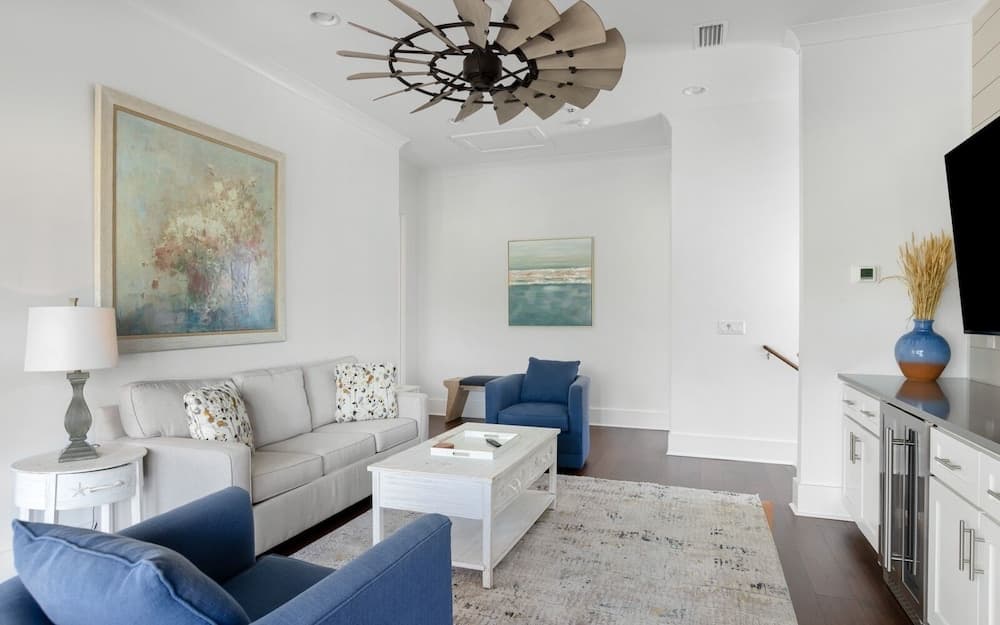 Lynda Lou’s - Image 16