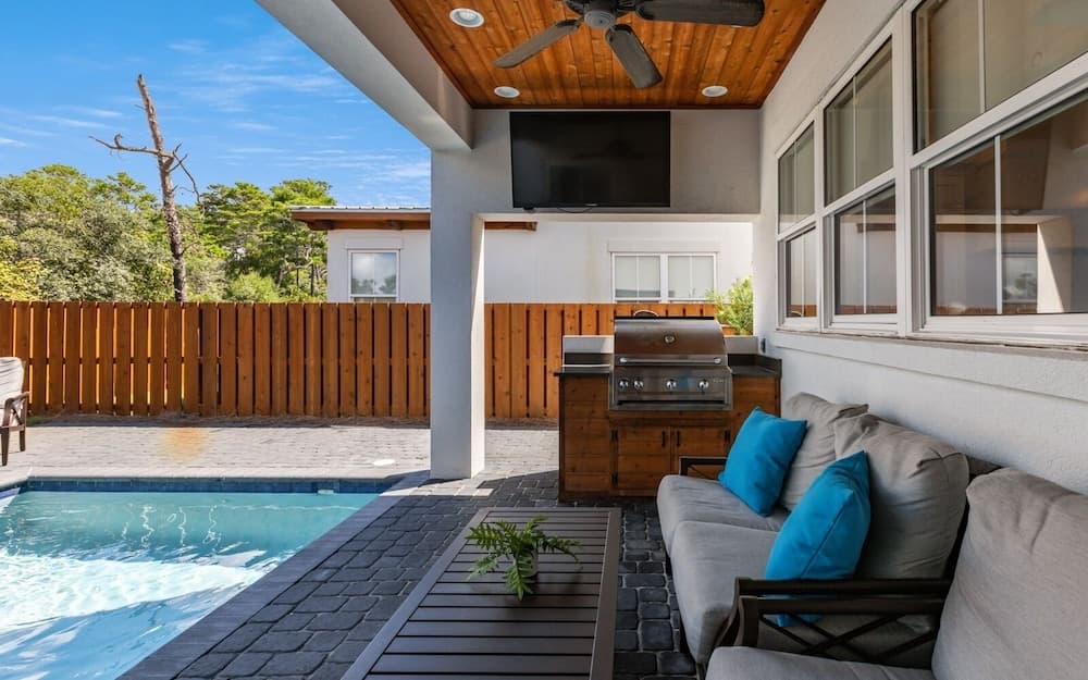 Lynda Lou’s - Image 42