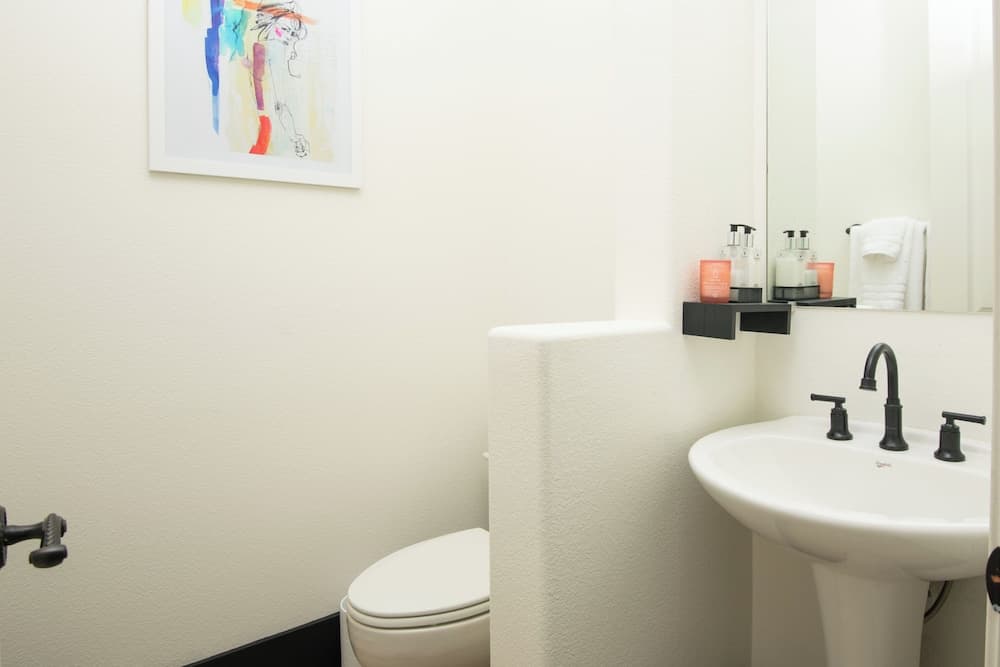 Resort Style Entertainer Villa - Image 25