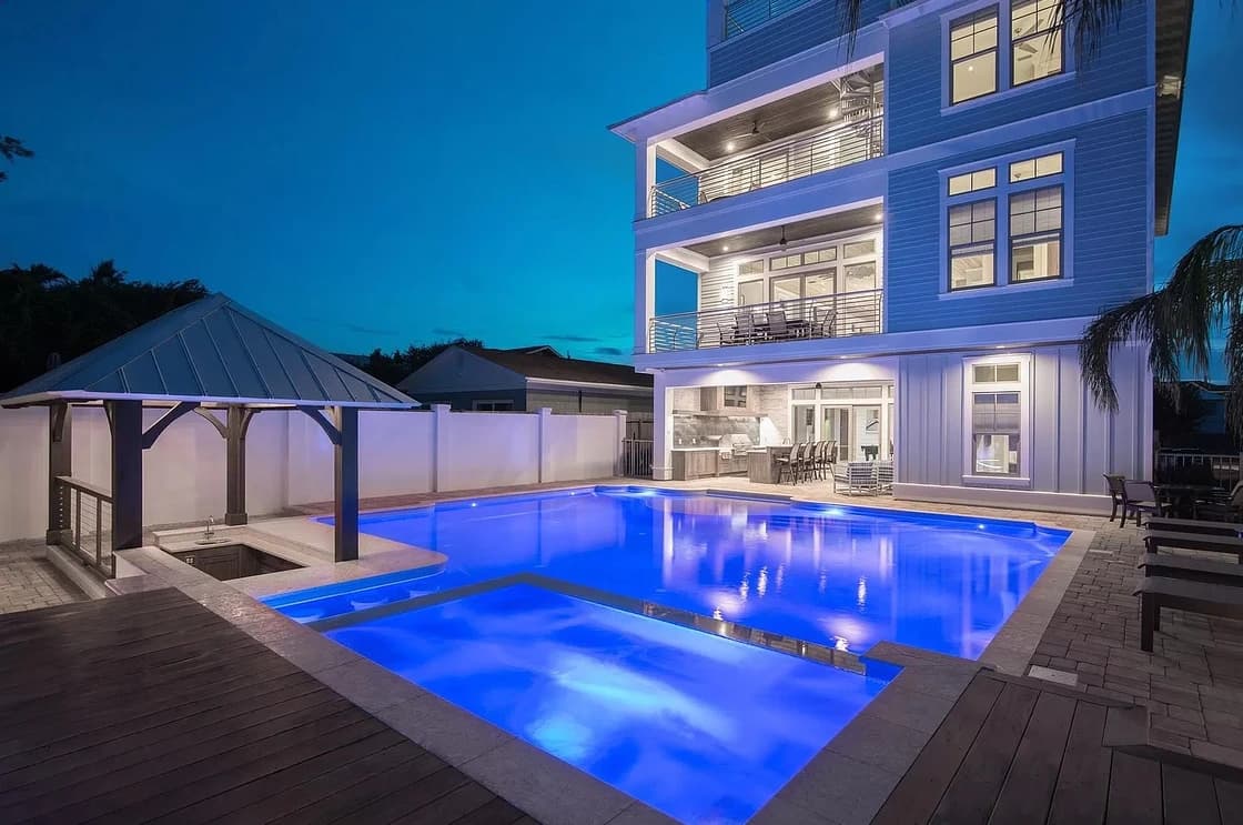 Monarch Manor - Image 2