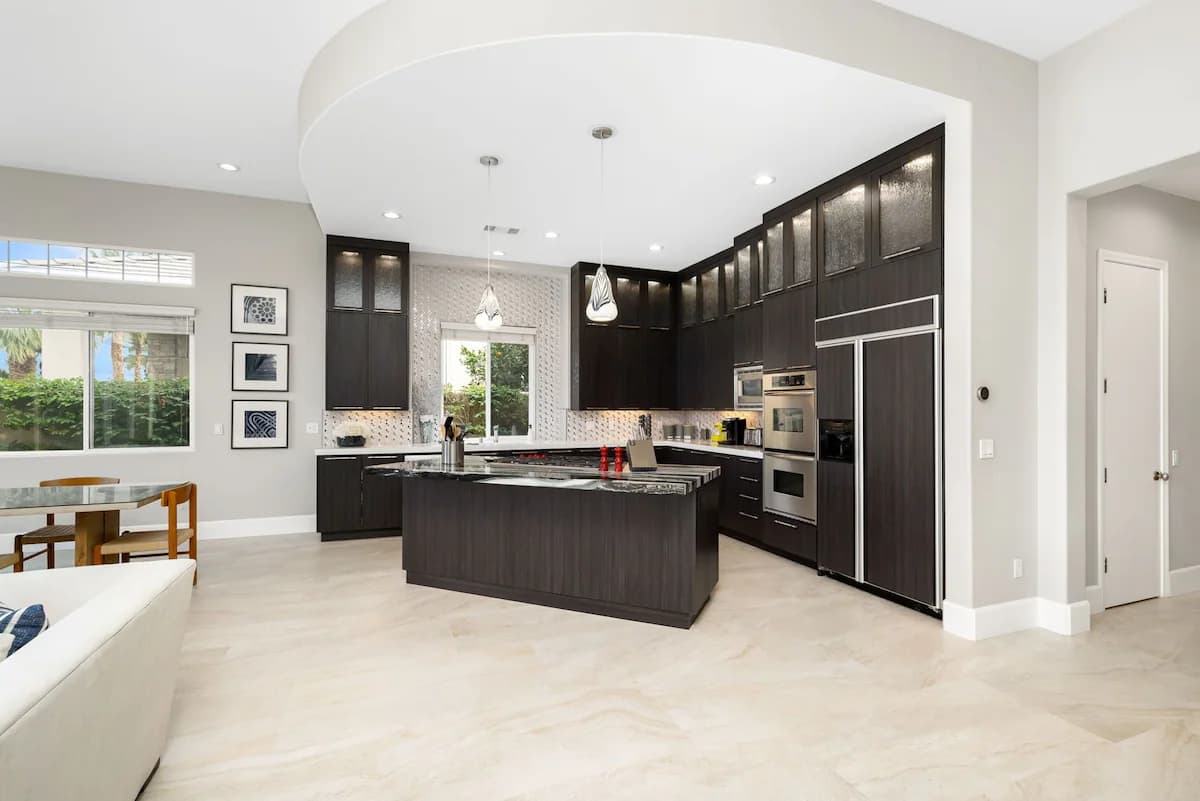 Lake View Home - Image 10